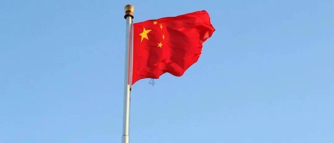 非洲讨水男孩：两岁多被抛弃，在外流浪8个月，被收养后过得如何