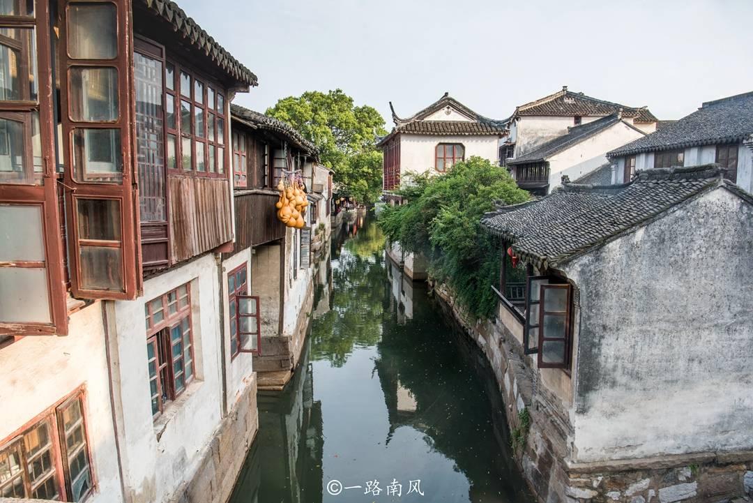 安琥“繁花感”风格写真释出 尽显光影交织艺术感